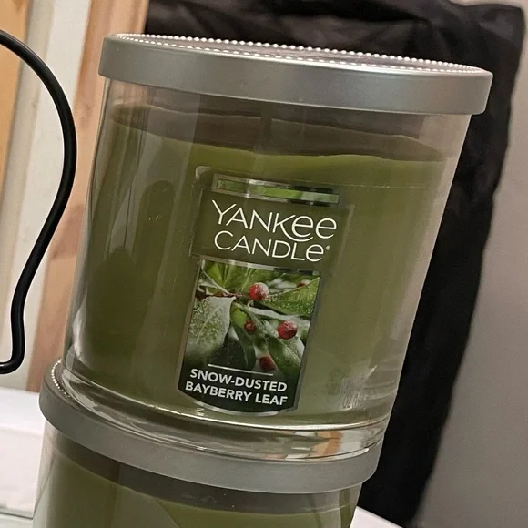 Yankee Candle Snow-Dusted Bayberry Leaf - Picture 2 of 4